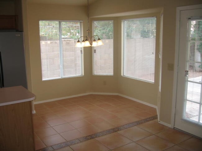 Building Photo - Gilbert 3Bd/2Bth + Den Single Story Home - Landscaping Included