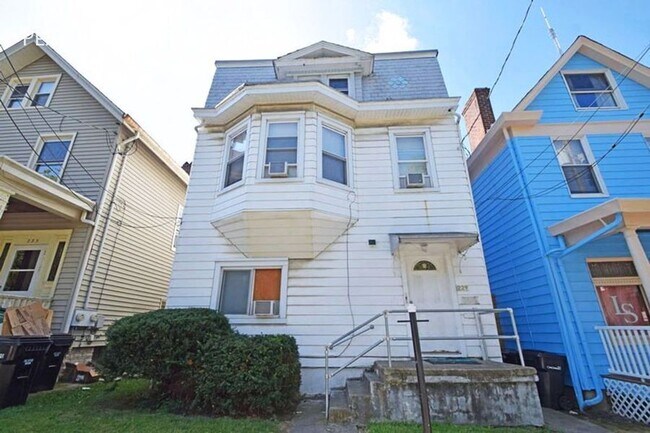 Primary Photo - 229 Atkinson St