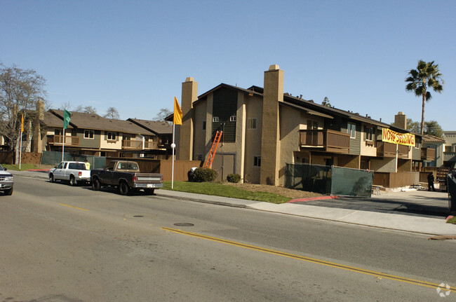 Building Photo - Westlake Gardens