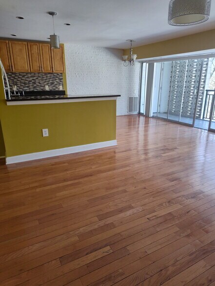 Building Photo - 1806 Metzerott Rd