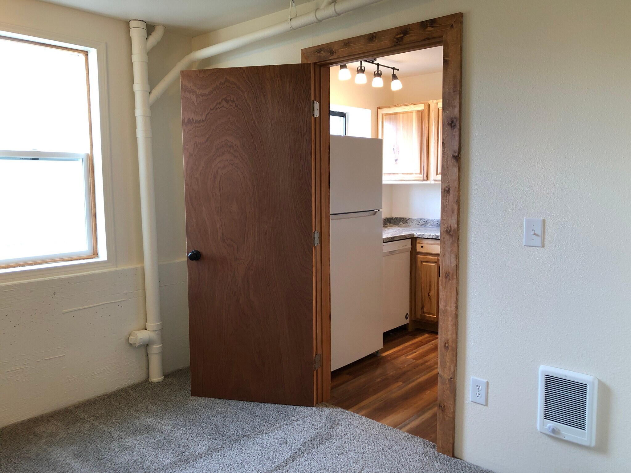 Building Photo - 605 Princeton Ave N