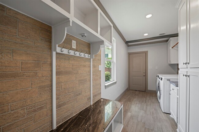 Building Photo - 12903 Figaro Dr