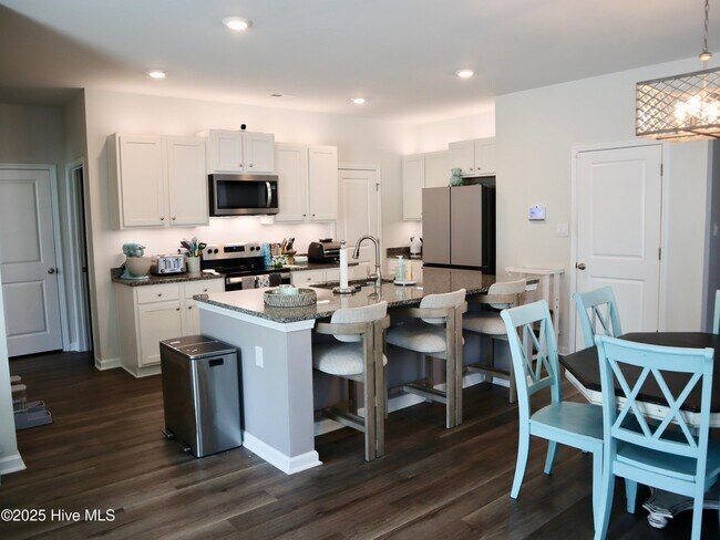 Building Photo - 404 Willet Ct