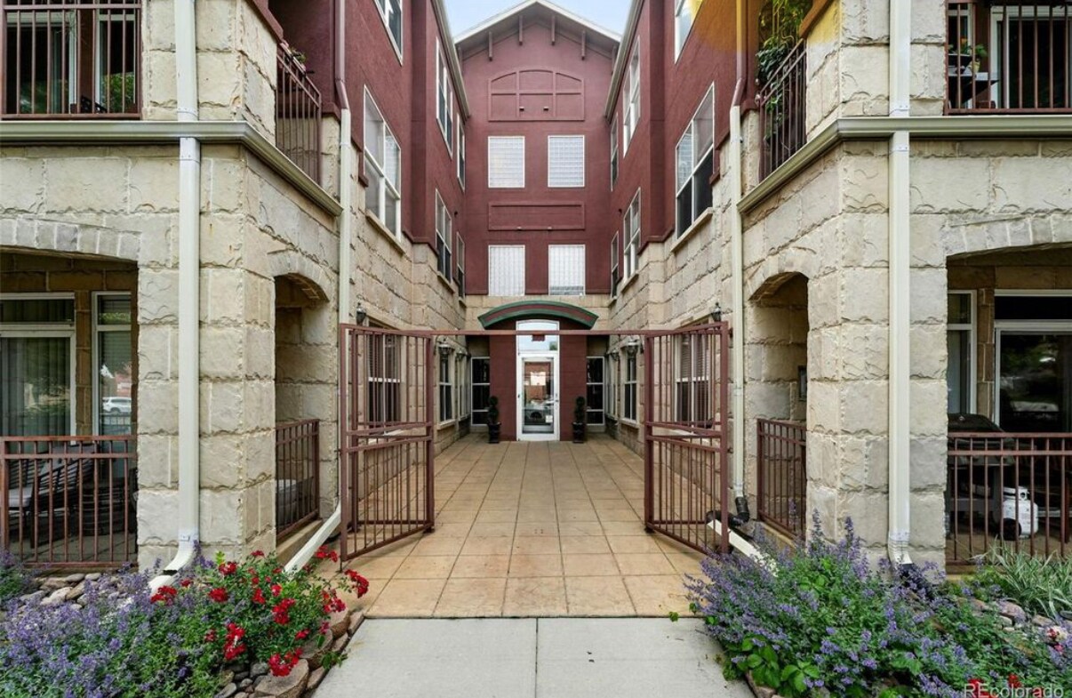 Building Photo - 2100 N Humboldt St