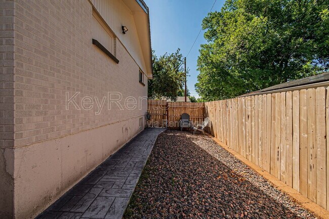 Building Photo - 6636 Depew St