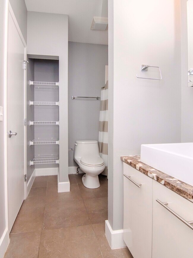 Building Photo - 213 S Moody Ave