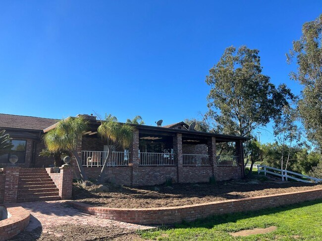 Building Photo - 18655 Oak Ridge Ln