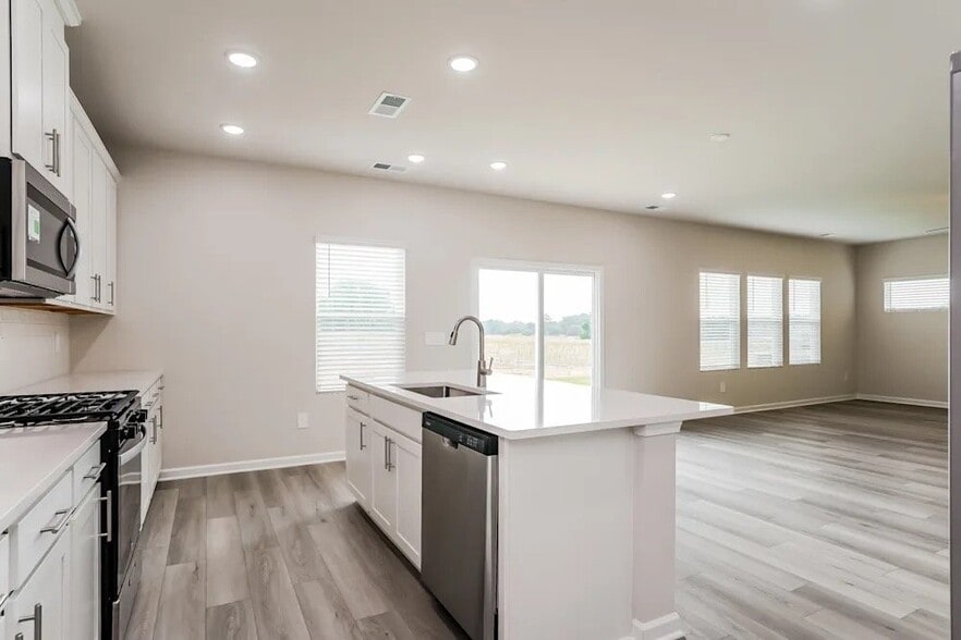 Building Photo - 620 White Birch Ln
