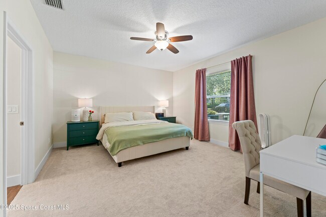 Building Photo - 1020 Venetian Dr