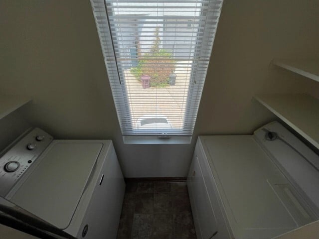 Building Photo - 661 W Lakeshore Dr