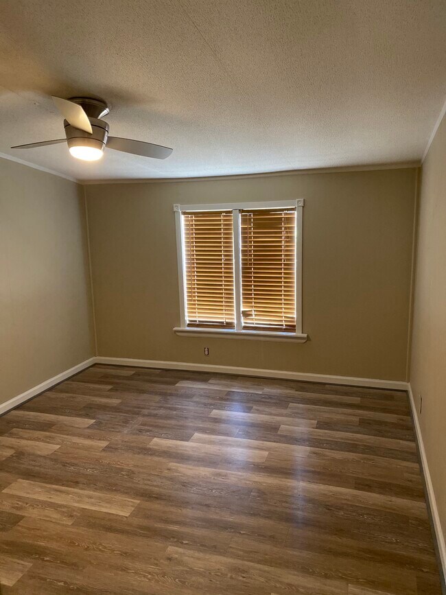 Master bedroom - 204 Romero St