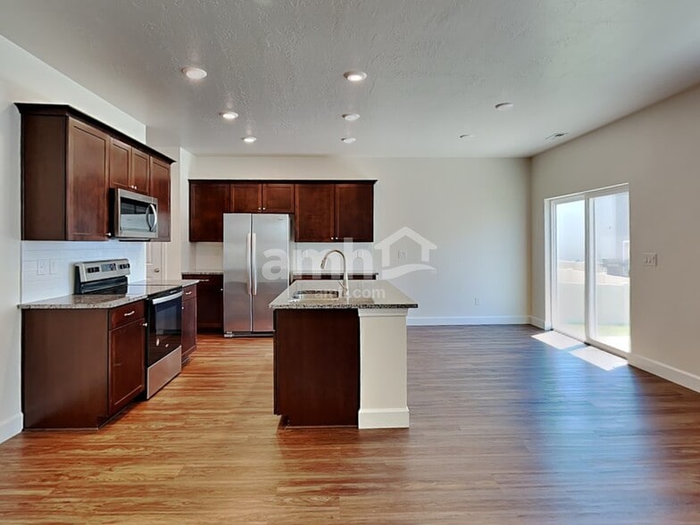 Building Photo - 2330 E Wild Horse Way