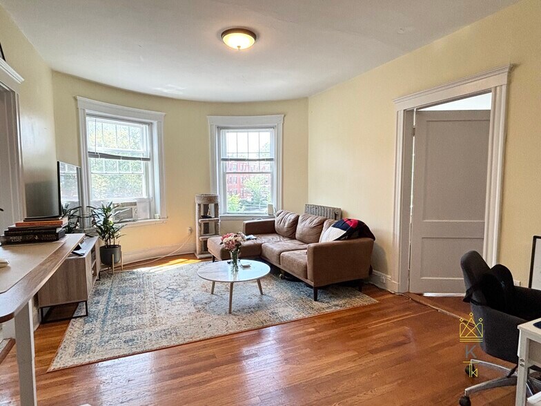 Primary Photo - 181 Winthrop Rd