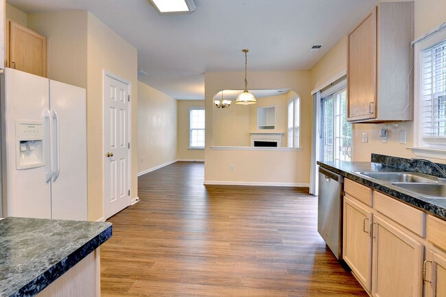 Building Photo - Spacious Home in York County