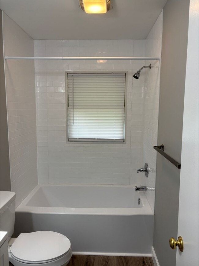 Building Photo - Cozy 2 Bedroom and 2 Baths