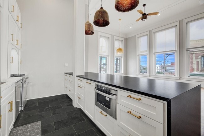 Building Photo - 2206 The Strand