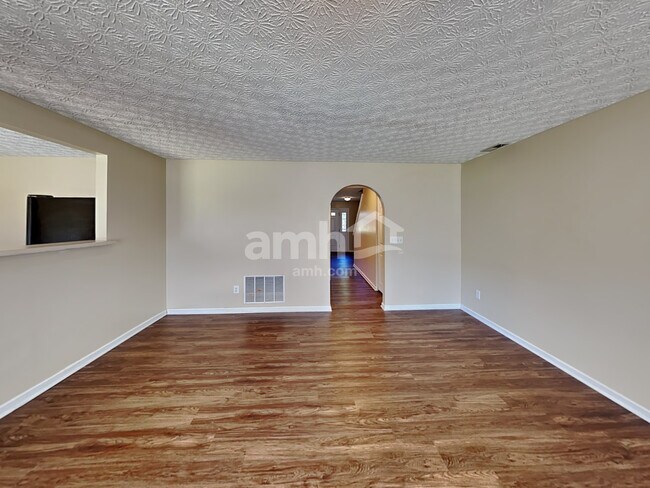 Building Photo - 5525 Village Grove Ln