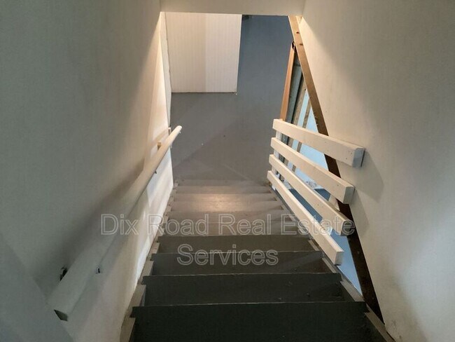 Building Photo - 1670 Darst Ave