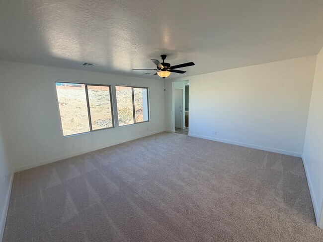 Building Photo - Beautiful Brand new 4 bedroom, 2.5 bathroom home in St George!