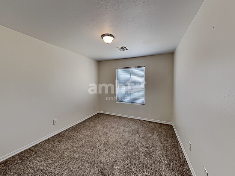 Building Photo - 15424 W Poinsettia Dr