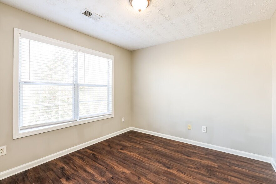 Building Photo - 229 Winthrop Ln