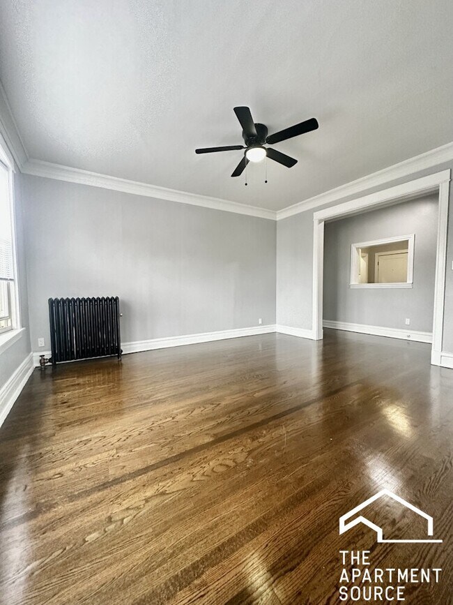 Building Photo - 1216 W Rosemont Ave