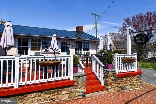 Building Photo - 17 S Madison St