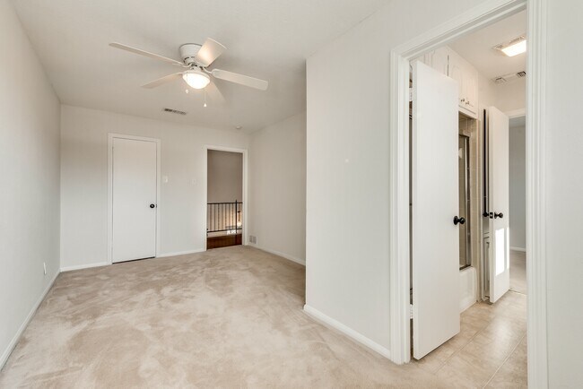 Building Photo - Overton Park Duplex!