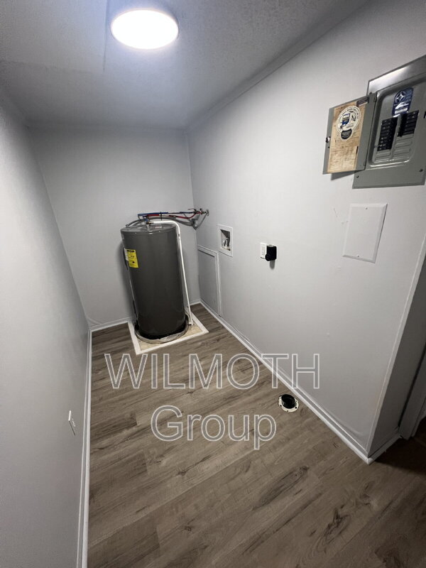 Building Photo - 2000 Indianapolis Rd