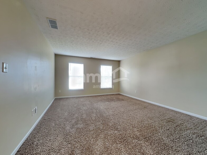 Building Photo - 2452 Featherston Ct