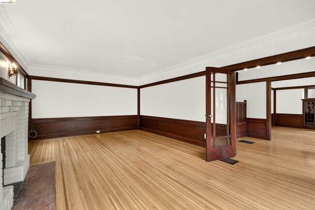 Building Photo - 846 Mandana Blvd