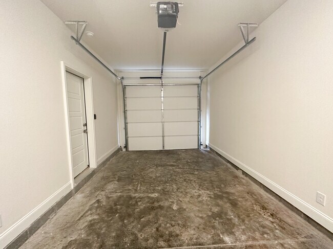 Building Photo - 5214 Donlyn Ln
