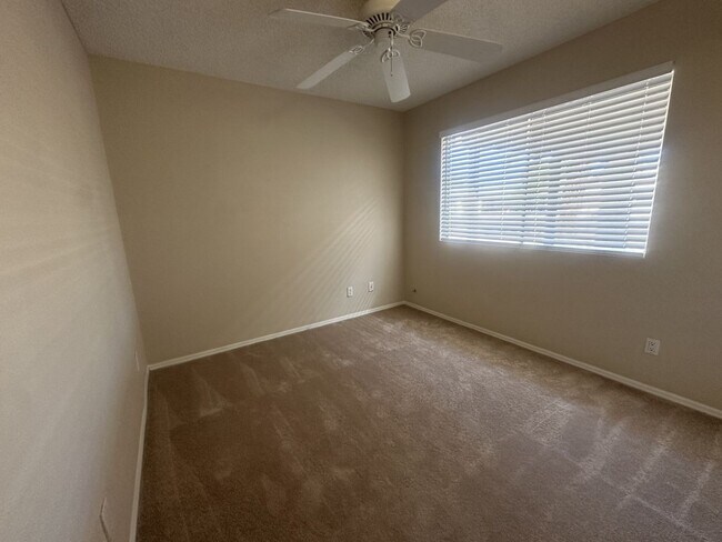 Building Photo - 1349 E Palmdale Dr