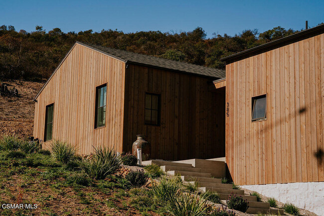 Building Photo - 385 S Skyline Dr