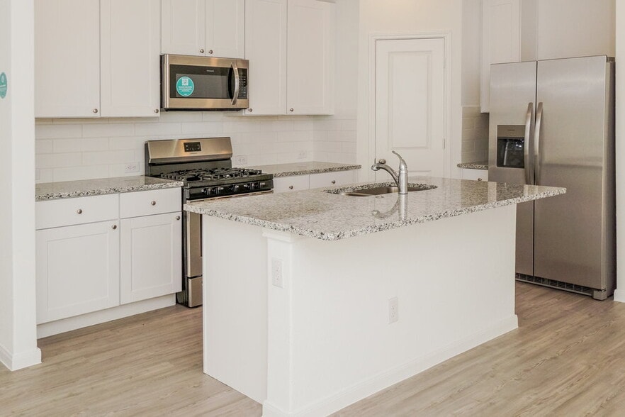 Building Photo - 9923 Pears Ml