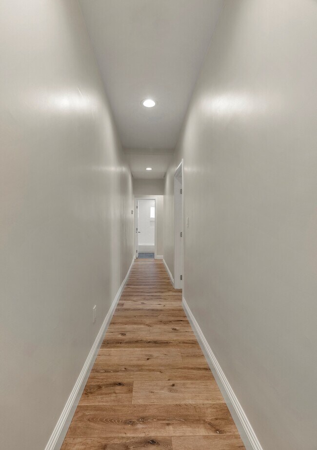 Building Photo - 749 N Wilton Pl