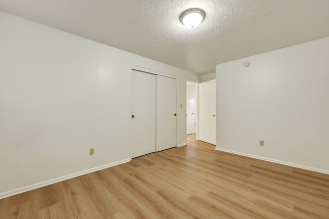 Building Photo - MOVE IN READY NOW! 3 bedrooms, 1.5 baths 1 car garage. Easy JBLM commute! North Thurston School D...
