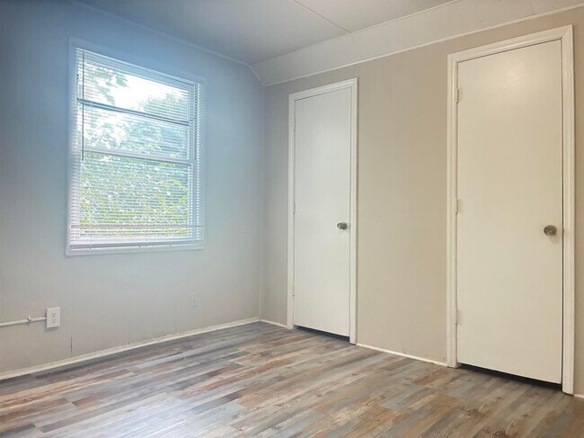 Building Photo - 1204 Asheboro St