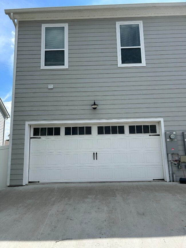 Building Photo - 1737 Arbor Hls Dr SE