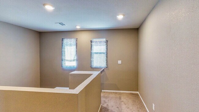 Building Photo - HOLIDAY SPECIAL! SIGN YOUR LEASE BY 12.31.25 AND RECEIVE THE FIRST 2 WEEKS RENT FREE!!  Beautiful...