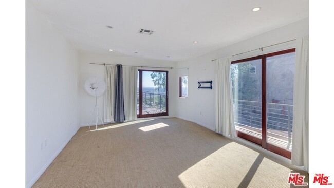 Building Photo - 1874 Sunset Plaza Dr