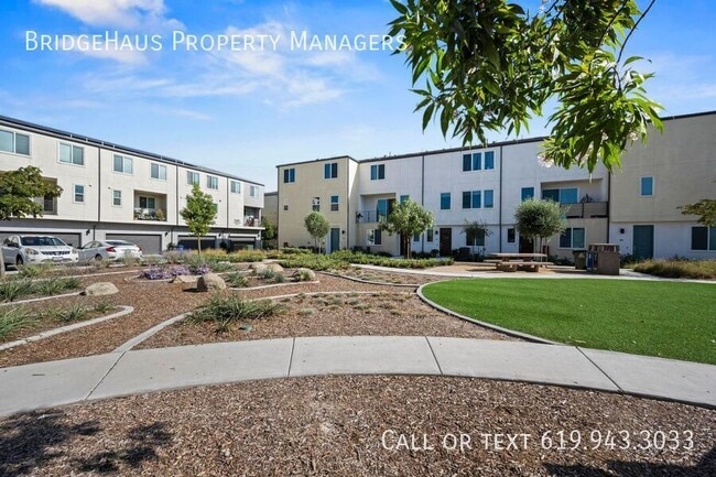 Building Photo - 5480 Seacliff Pl