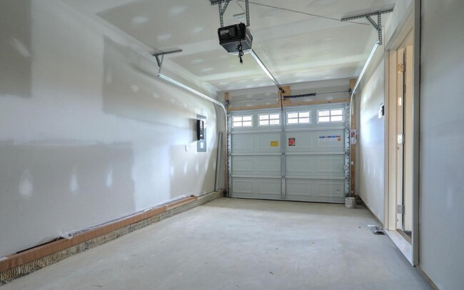 Building Photo - Dallastown Schools! Beautiful 3 Bedroom, 2.3 Bath Townhome!