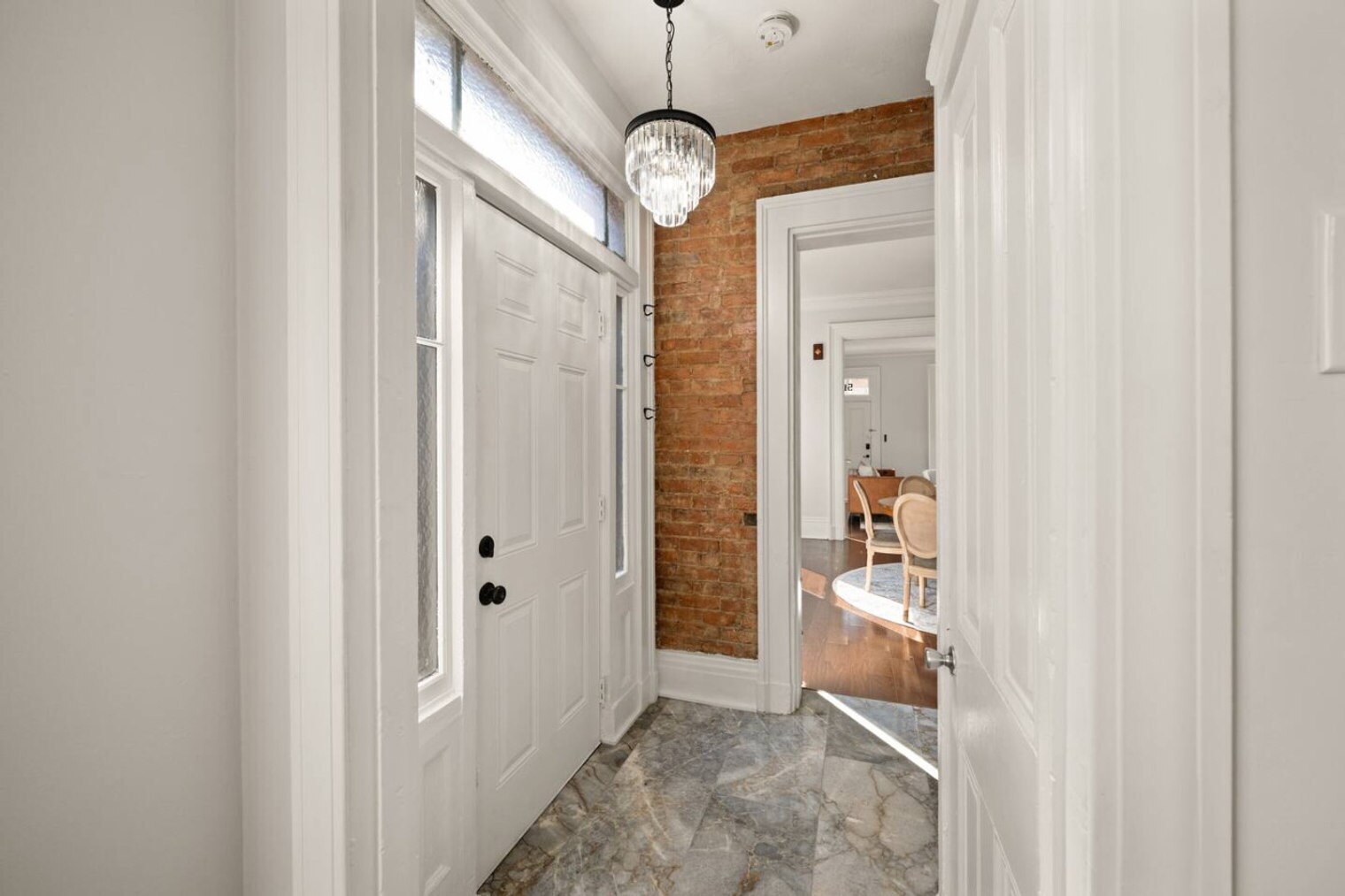 Building Photo - 516 E 12th St