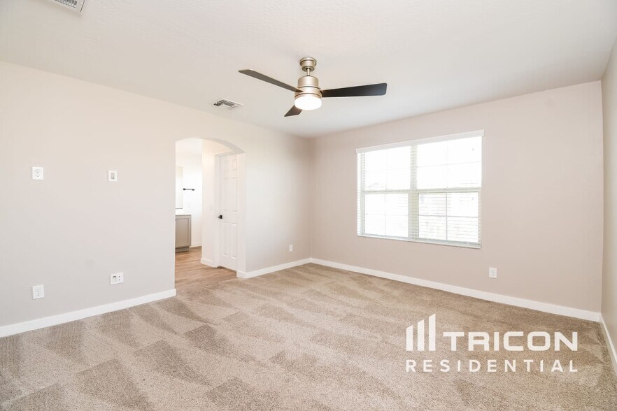 Building Photo - 9314 E Strobe Ave