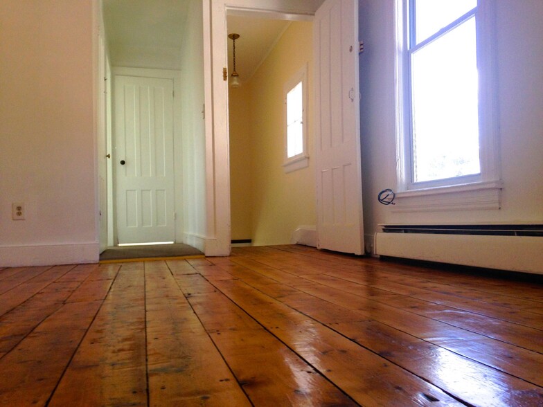 Living Room & Front Entrance - 40 Montrepose Ave