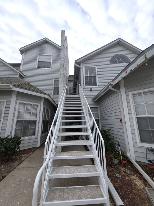 Building Photo - Carrollwood Gables Hideaway