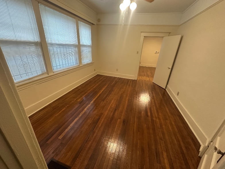 Building Photo - 515 W 24th St