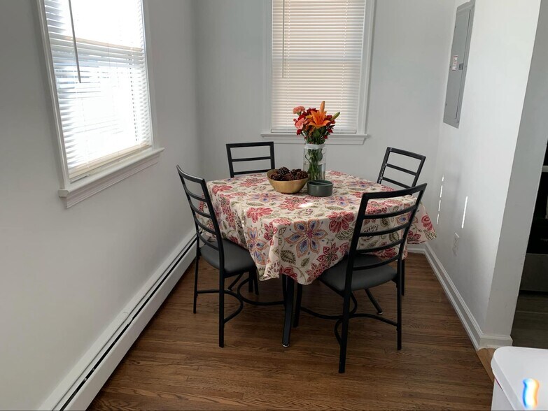 Building Photo - 207 N Harding Ave