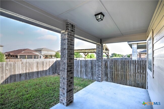 Building Photo - 5726 Stonehaven Dr